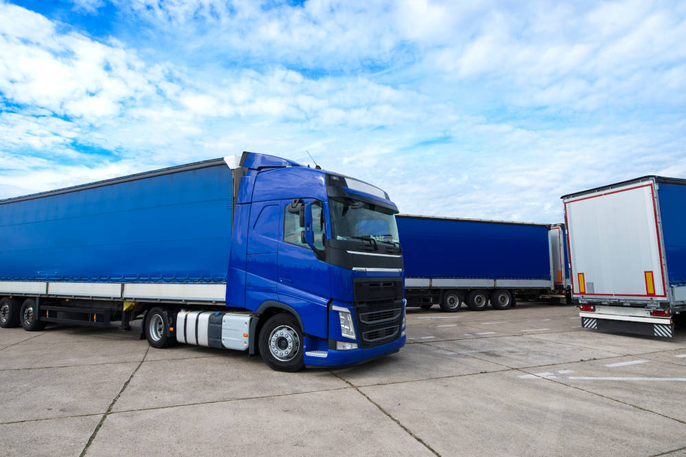 pièces de carrosserie industrielle : pour camions, remorques et attaches caranaves